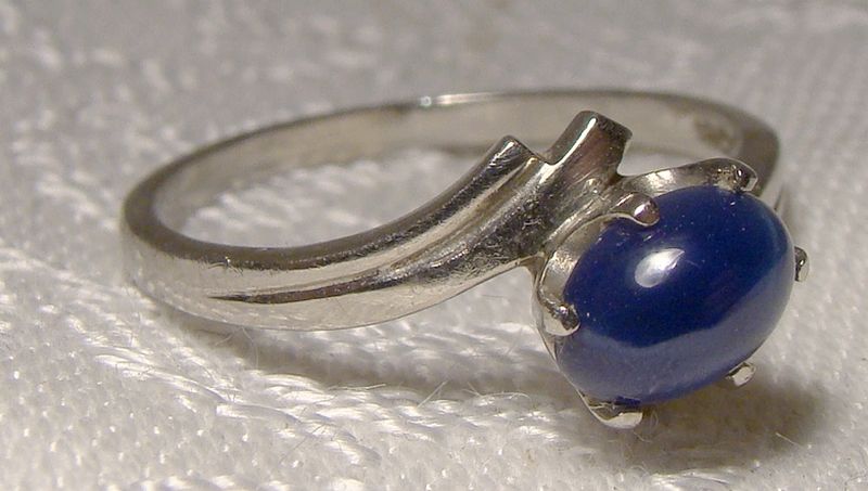 14K White Gold Blue Star Sapphire ring 1970 14 K Size 7 3/4