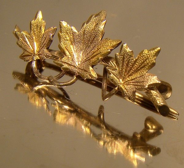 10K Triple Maple Leaf Three Colour Gold Pin Brooch 1940s