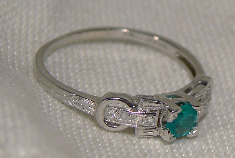 Edwardian Platinum Emerald and Diamonds Ring 1910 - Size 6-1/2