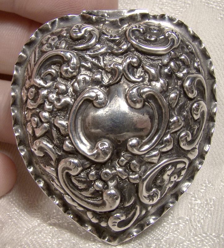 Edwardian Sterling Silver Repousse Heart Trinket Dresser Box 1901 Vict