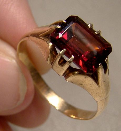 Man's 10K Yellow Gold Garnet Ring 1910 1920 - Size 11-1/4