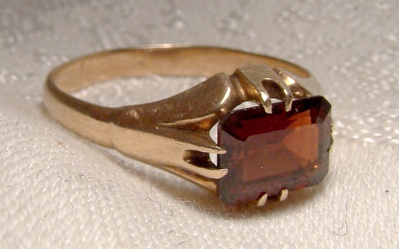 Man's 10K Yellow Gold Garnet Ring 1910 1920 - Size 11-1/4