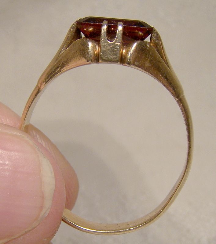 Man's 10K Yellow Gold Garnet Ring 1910 1920 - Size 11-1/4