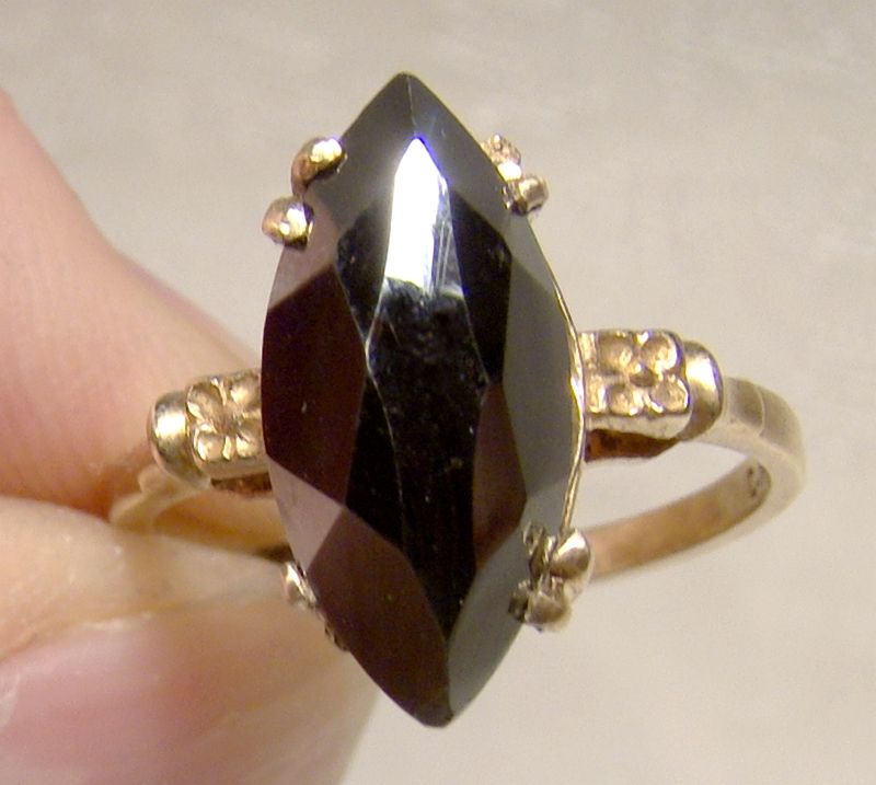 10K Black Alaskan Diamond Ring 1940s 1950s - Size 5-1/2