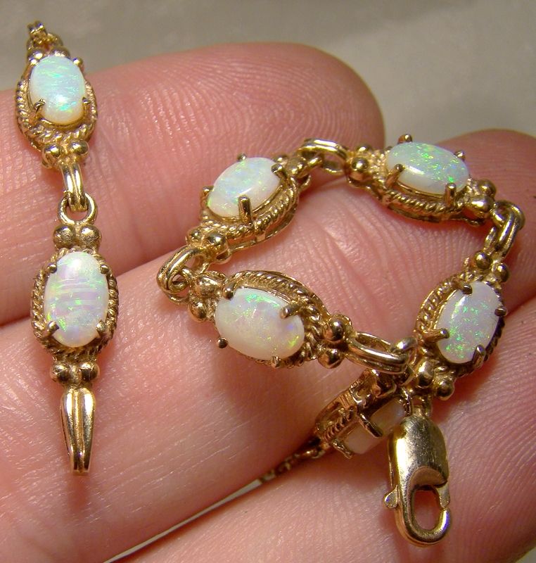 10K Yellow Gold Opals Tennis Bracelet with Lots of Colour 1970s