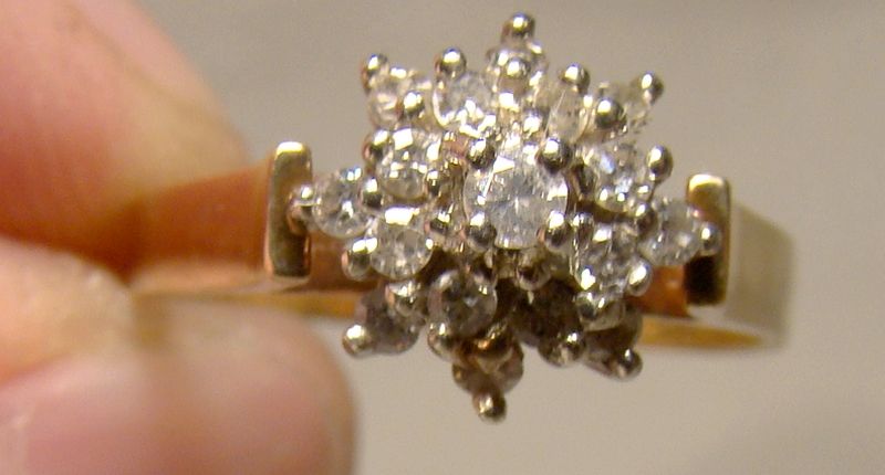 10K Yellow Gold Diamonds Cluster Ring 1970s - Size 6-1/4