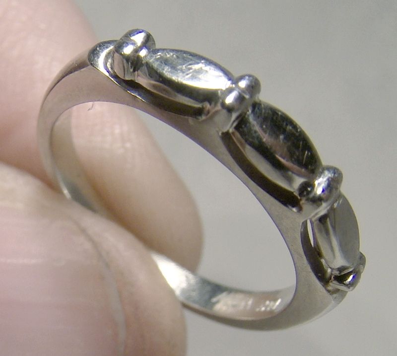 18K White Gold Wedding Ring 1960 Size 4-1/4