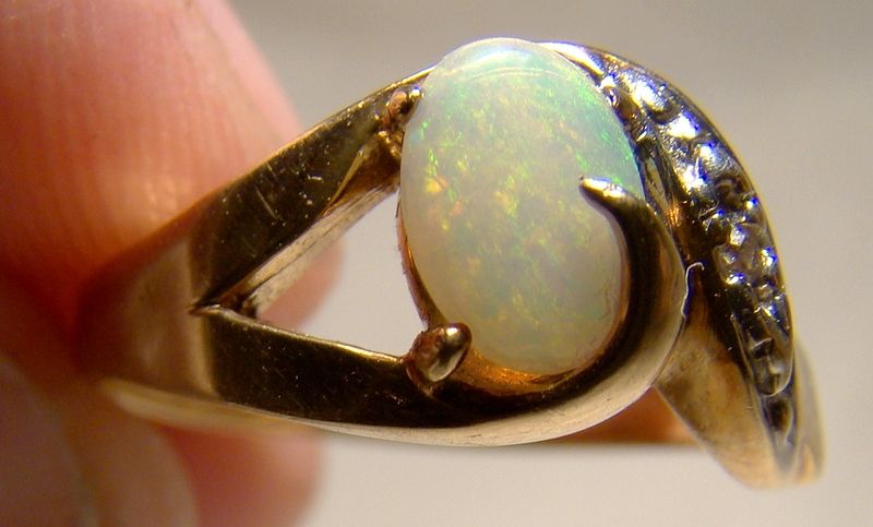 10K Yellow Gold Opal and Diamonds Ring 1980s 1990s - Size 7