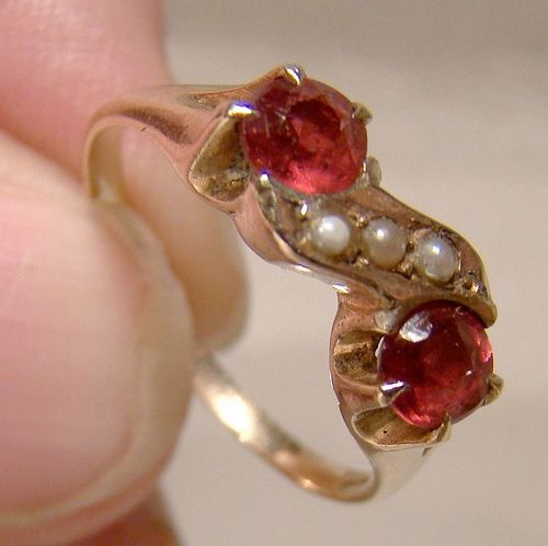 Victorian 10K Yellow Gold Garnets and Pearls Ring 1900 - Size 5-3/4