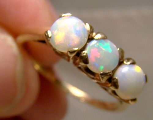 10K Yellow Gold 3 Opals Row Ring with Great Colour 1950s - Size 7-1/2