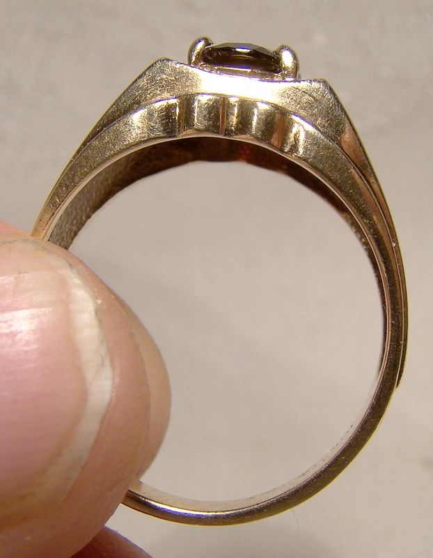 10K Yellow Gold Man's Garnet Ring - Size 8-3/4