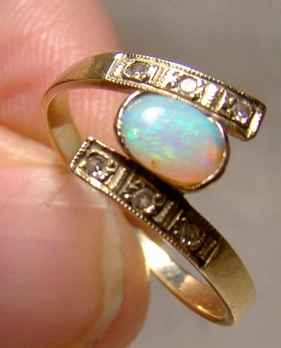 9K Opal and Diamonds Ring 1986 - Size 6-1/4