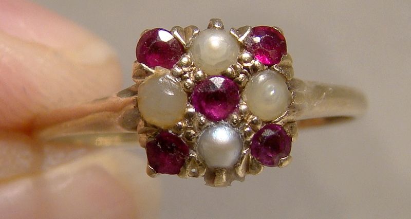 Victorian Edwardian 14K Yellow Gold Rubies and Seed Pearls Ring 1900