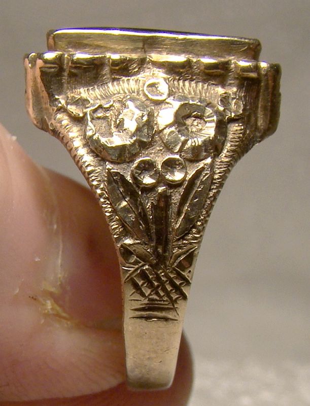 Ornate 9K Yellow Gold Custom Made Man's Black Onyx Signet Ring 1940s