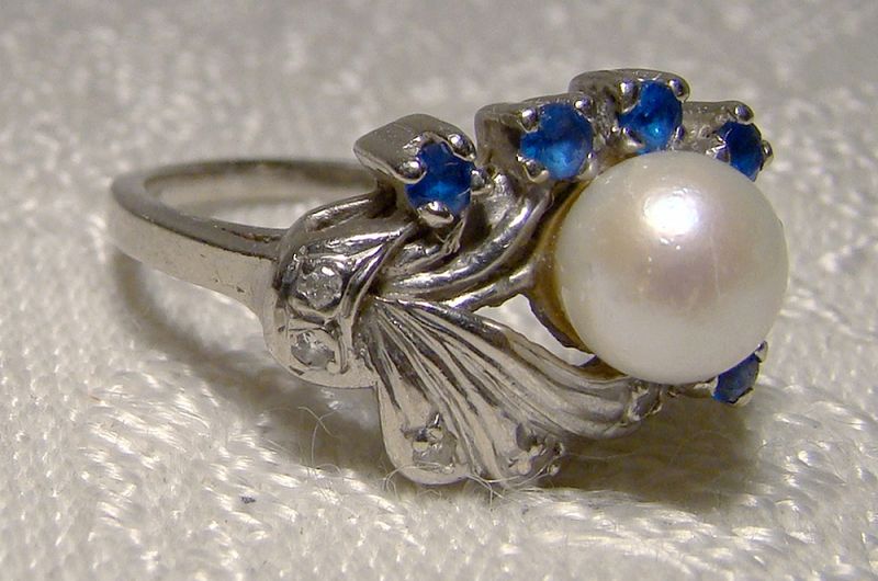 10K White Gold Pearl Sapphires and Diamonds Ring 1960s - Size 5-3/4