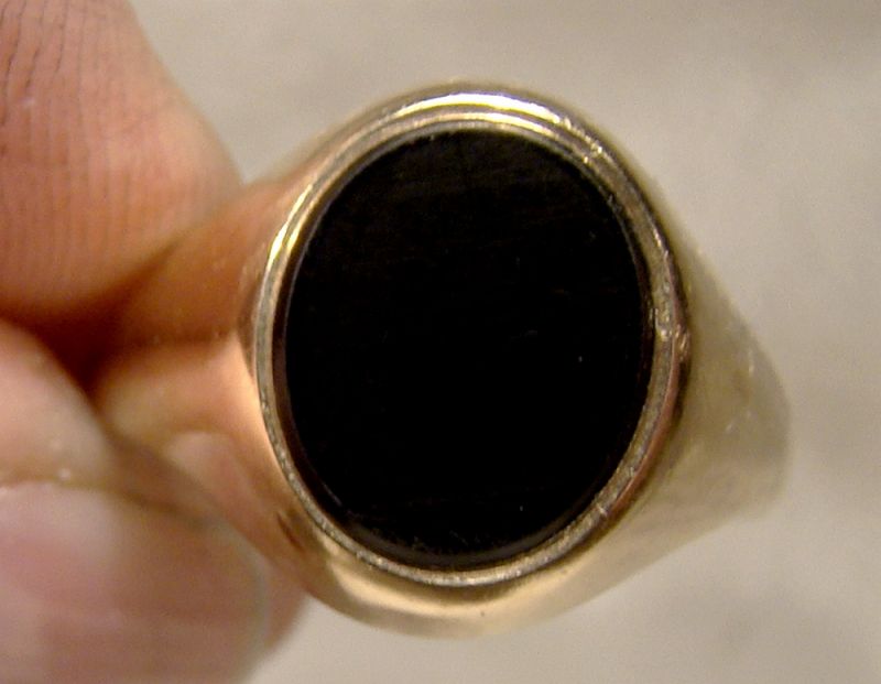 9K Yellow Gold Black Onyx Man's Signet Ring 1994 - Size 10