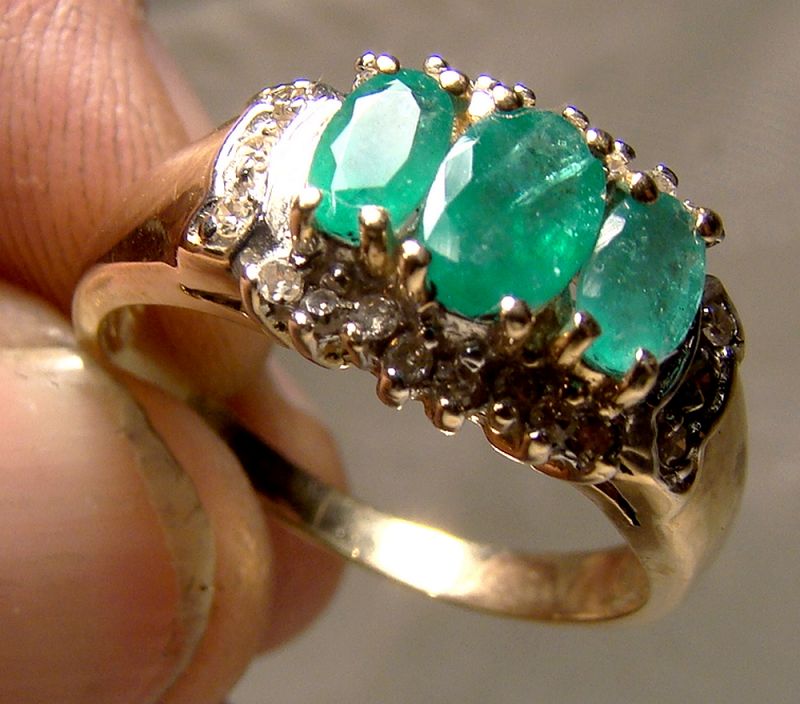 10K Yellow Gold 3 Emeralds and Diamonds Surround Ring 1970s-80s