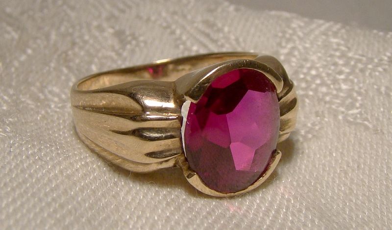 10K Yellow Gold Synthetic Ruby Cabochon Ring 1960s-70s Size 8-1/2