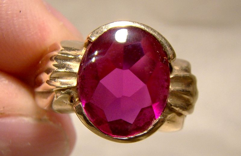 10K Yellow Gold Synthetic Ruby Cabochon Ring 1960s-70s Size 8-1/2