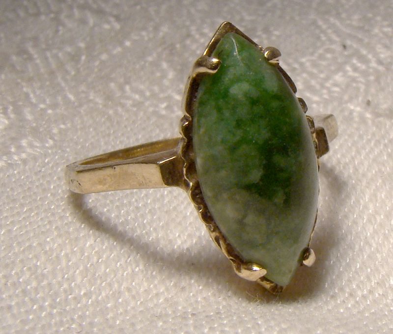 10K Yellow Gold Green Agate Ring  1950s-60s - Size 5-3/4