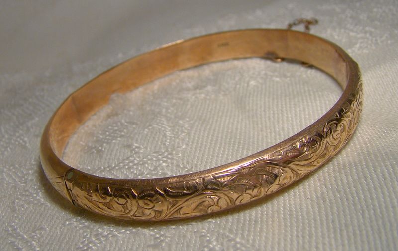 9K Rose Gold Edwardian Engraved Hinged Bangle Bracelet - Birm. 1911