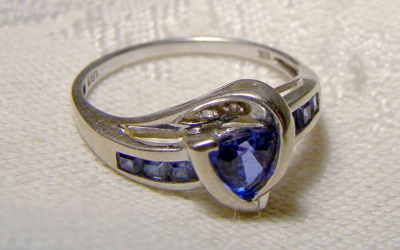 10k White Gold Blue Sapphires Ring 1990s - Size 7