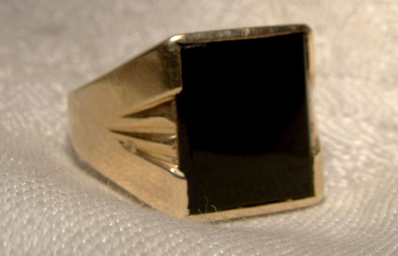 Man's 10K Yellow Gold Black Onyx Signet Style Ring 1960s-1980s