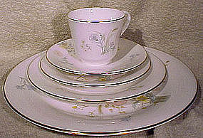 Royal Doulton FLIRTATION H 5043 CHINA - Assorted pieces