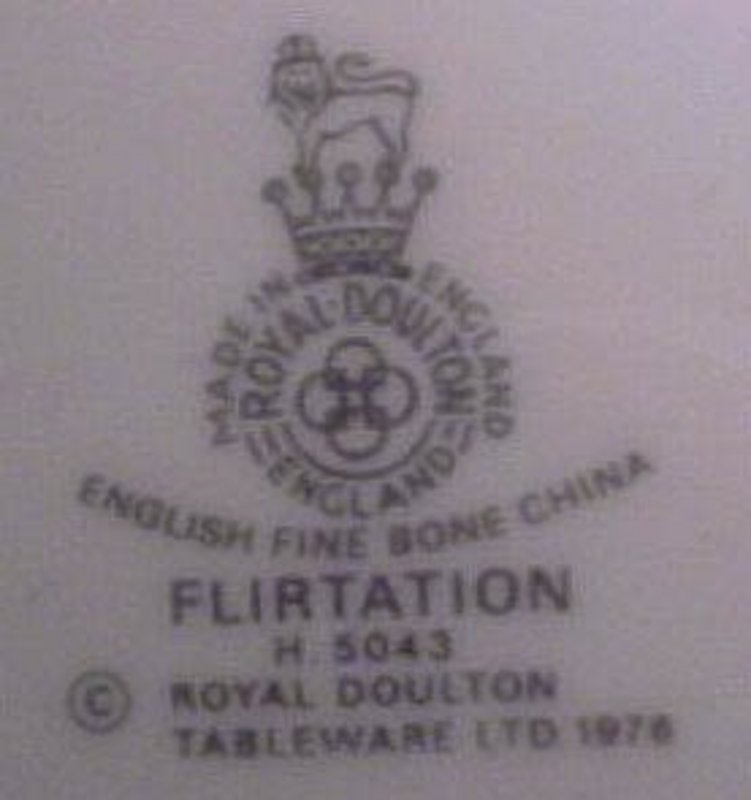 Royal Doulton FLIRTATION H 5043 CHINA - Assorted pieces