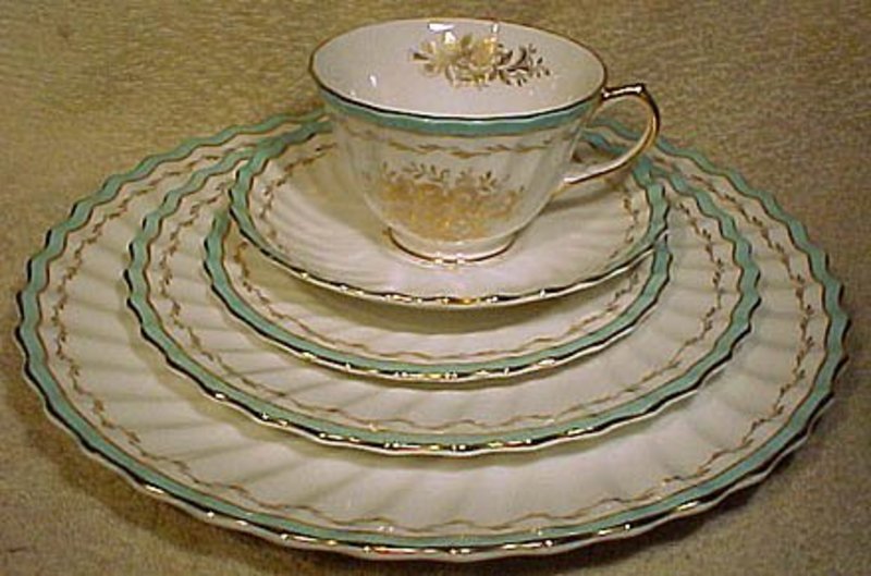 Royal Doulton CAMROSE H4903 CHINA - Assorted items