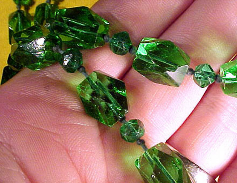 GREEN MOLDED CRYSTAL FLAPPER NECKLACE c1920s
