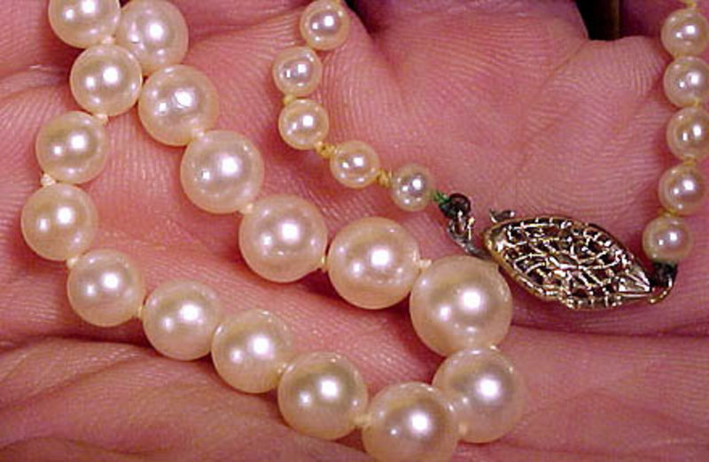 Quality GRADUATED CULTURED PEARL NECKLACE &amp; 10K CLASP