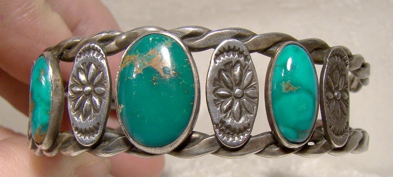 NAVAJO STERLING SILVER TURQUOISE CUFF BRACELET 1930s