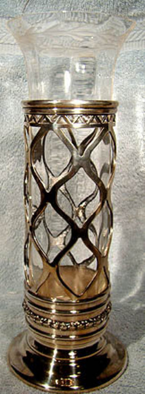 Elegant MERIDEN SP VASE- ORIG. ETCHED GLASS LINER c1900