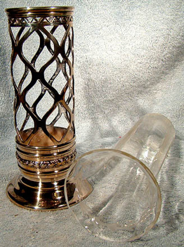 Elegant MERIDEN SP VASE- ORIG. ETCHED GLASS LINER c1900