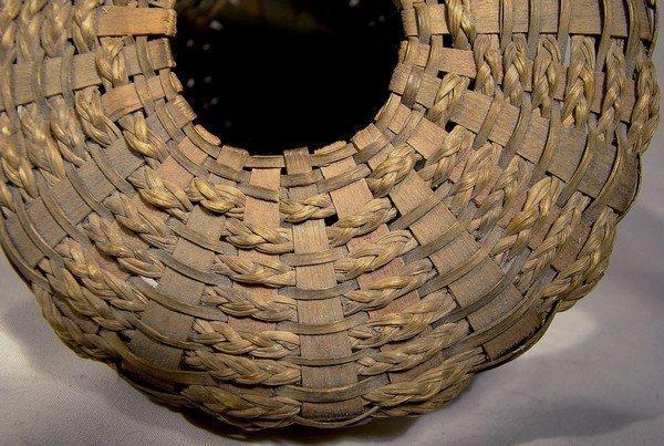 Northeast SWEETGRASS &amp; SPLINT THREAD BASKET c1900-30