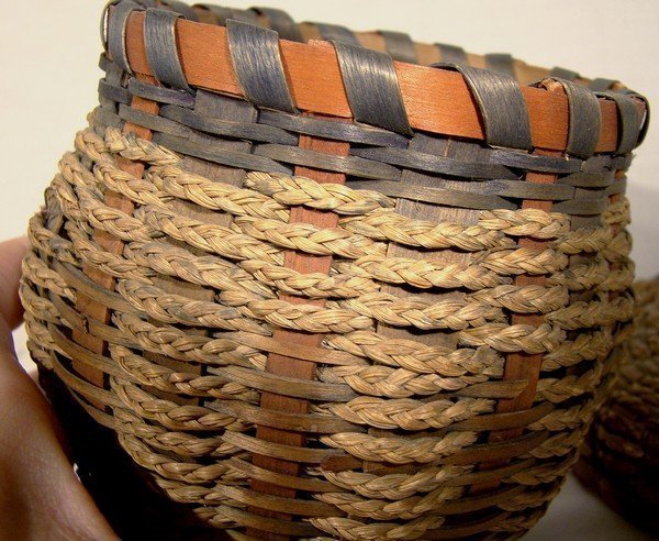 Northeast SWEETGRASS &amp; SPLINT THREAD BASKET c1900-30