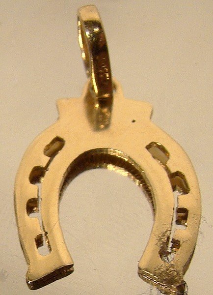 Vintage 22K YELLOW GOLD HORSESHOE CHARM PENDANT