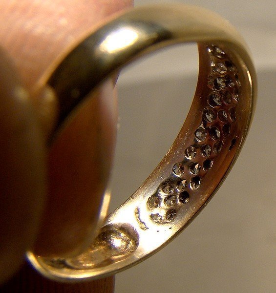 Elegant 14K PAVE DIAMONDS RING WEDDING BAND 1980s Size 6-1/2