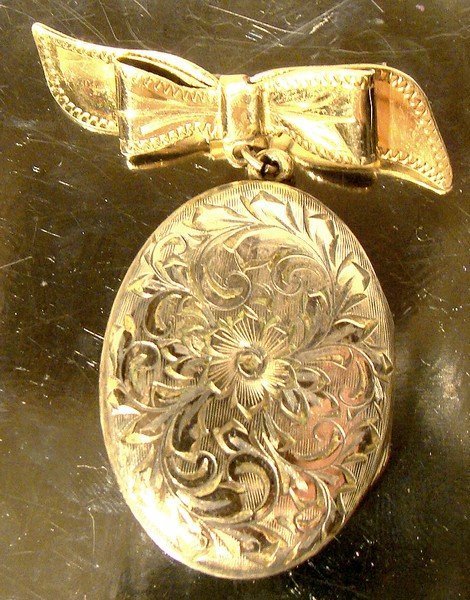 Hand Engraved GF PHOTO LOCKET on BOW PIN c1920s-30s