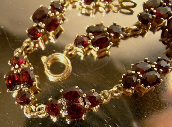 8K GARNET BRACELET 1960s 8 K Bohemian Red Repeat Cluster