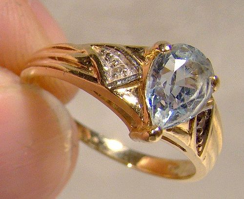 14K Blue Topaz Teardrop and Diamonds Ring 1980 14 K Size 6-1/2