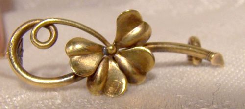 Edwardian or Late Victorian 15K Yellow Gold 4 Leaf Clover Brooch Pin