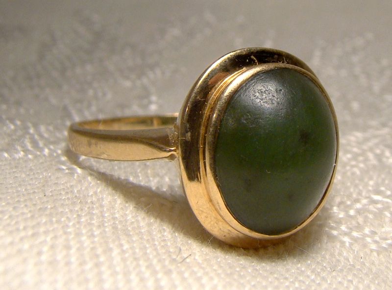 10K Yellow Gold Nephrite Jade Cabochon Ring 1960s - Size 7-1/2