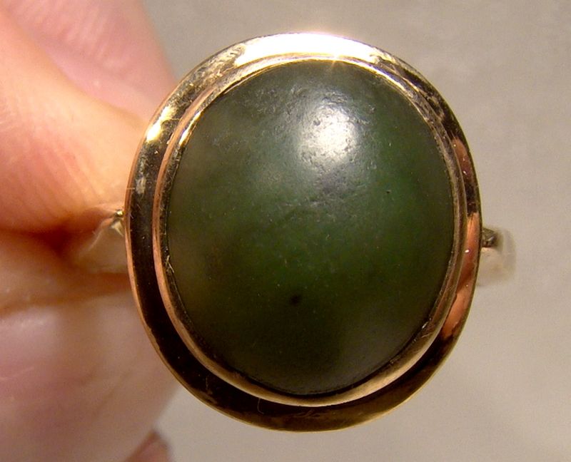 10K Yellow Gold Nephrite Jade Cabochon Ring 1960s - Size 7-1/2