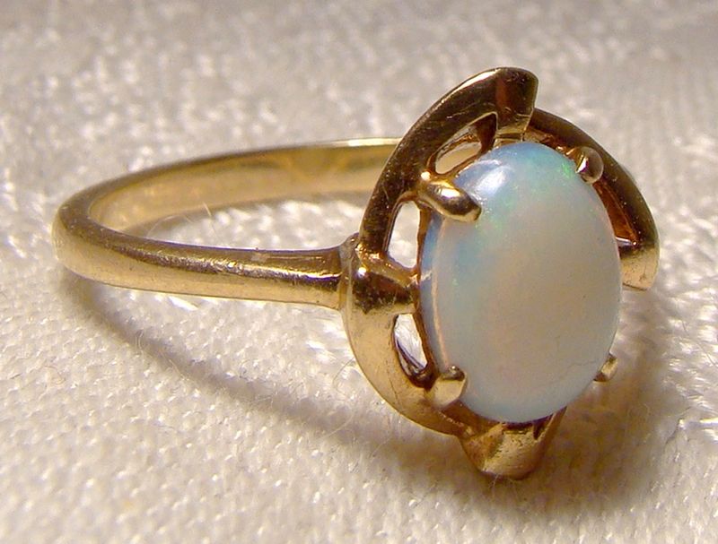 10K Yellow Gold Oval Opal Ring 1960s - Size 6-1/2