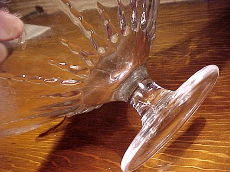 American Elegant Glass MEADOW WREATH 10&quot; COMPORT