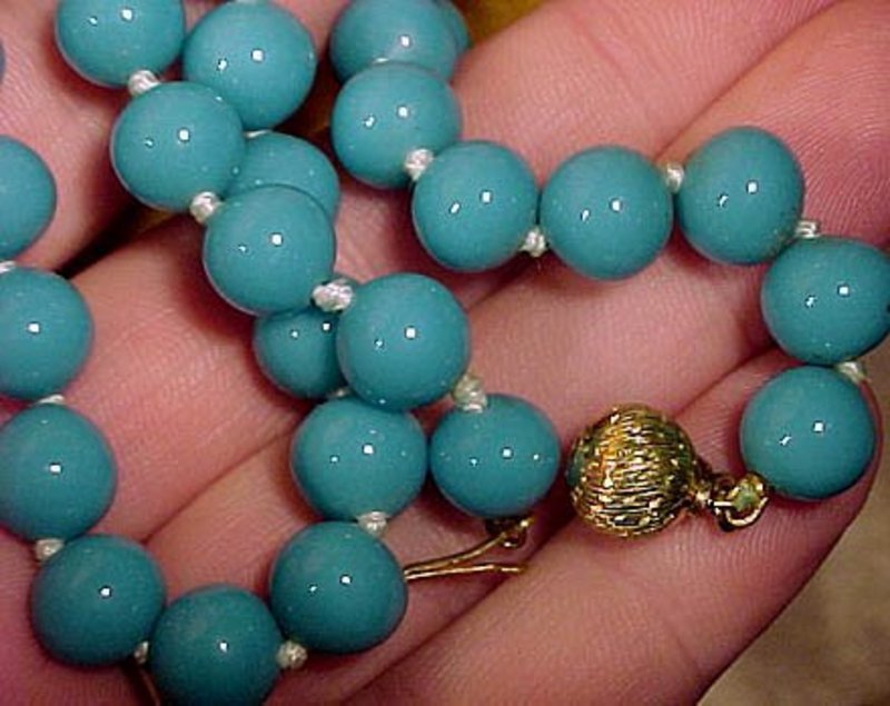 VOGUE GLASS TURQUOISE BEAD NECKLACE
