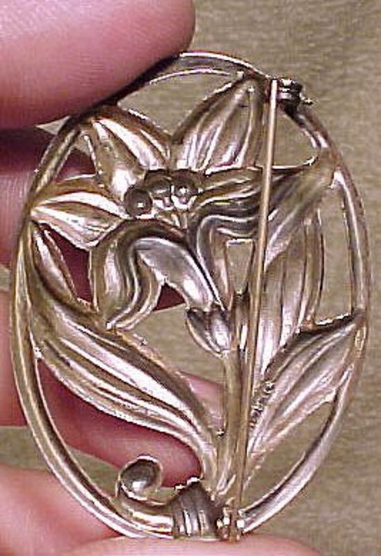 Attractive 1940s STERLING LILY Brooch