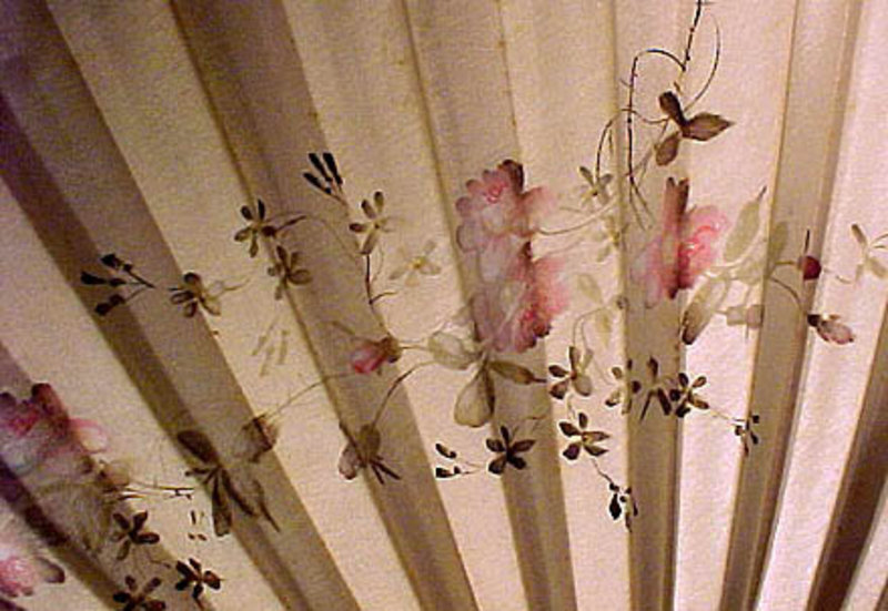 19thC PAINTED SILK &amp; BONE FAN with FLOWERS